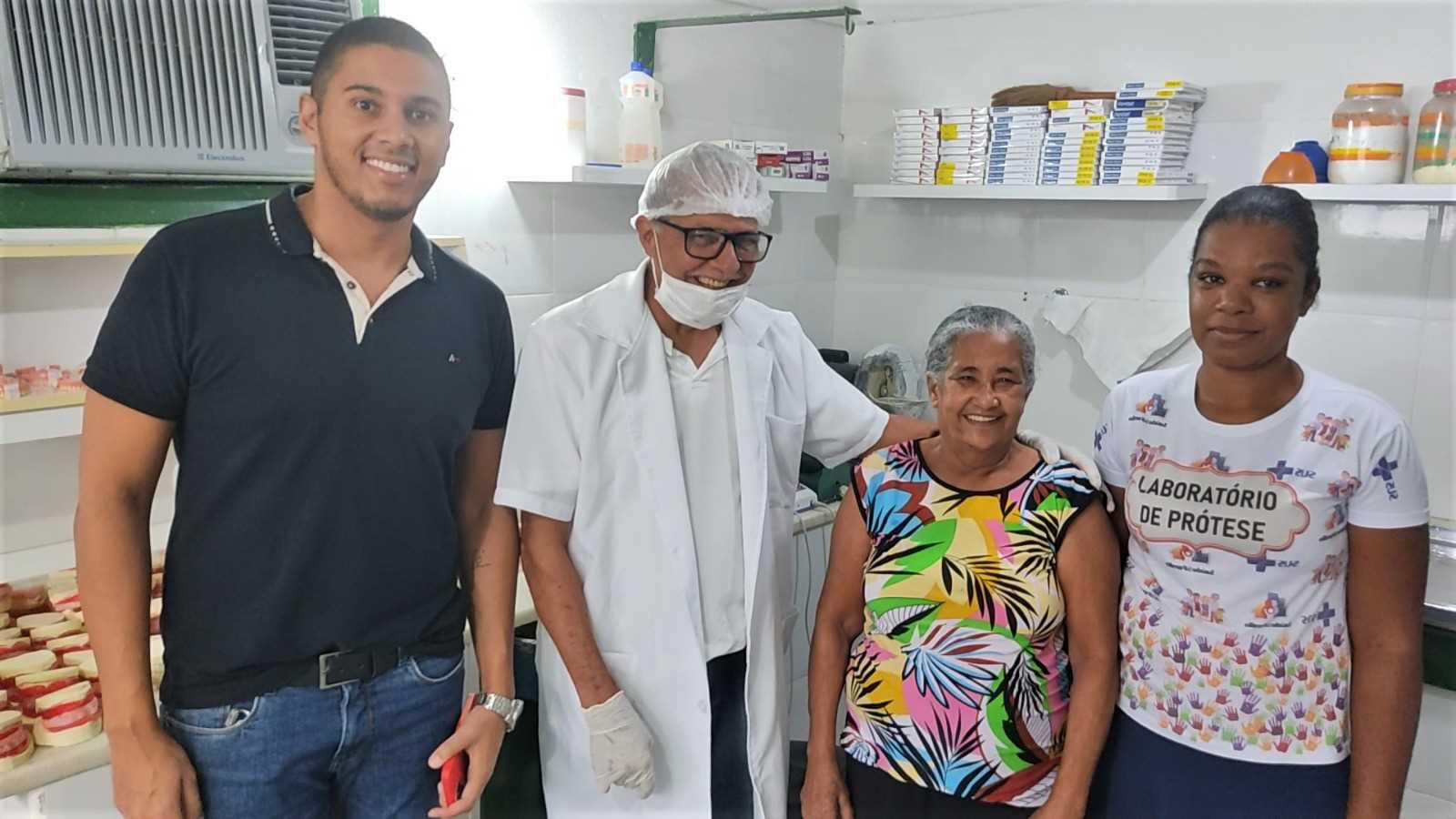 Camacã: Programa Sorria Camacã fornece gratuitamente mais de 50 próteses dentárias mensalmente para a população